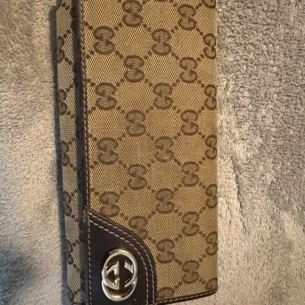 Gucci Wallet - image 8
